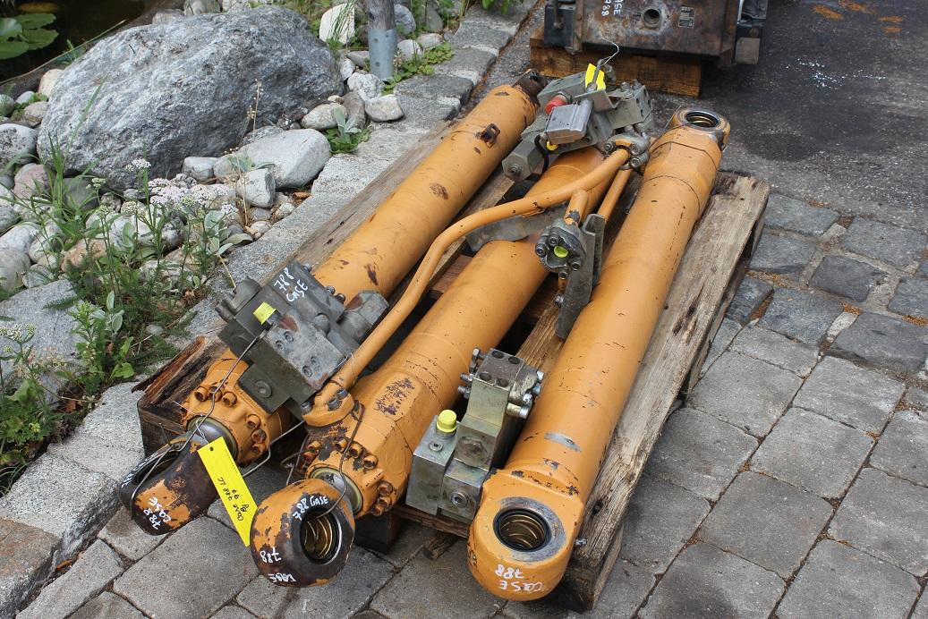 Case 788 LC - Hidraulikus henger - Építőipari gépek: 1 kép. Case 788 LC - Hidraulikus henger - Építőipari gépek: 1 kép.