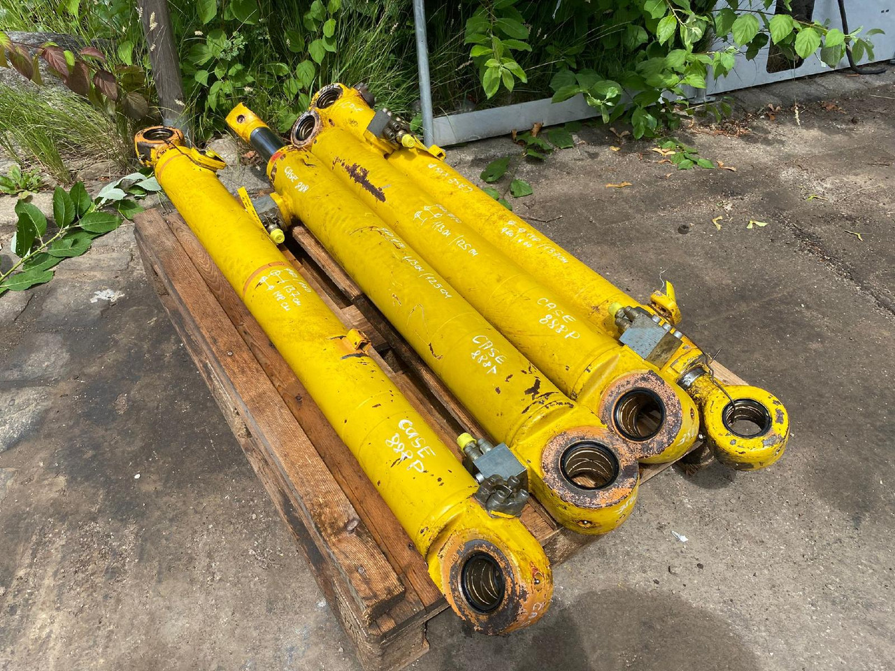 Case 888 P - Hidraulikus henger - Építőipari gépek: 2 kép. Case 888 P - Hidraulikus henger - Építőipari gépek: 2 kép.