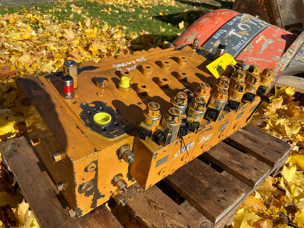 Case WX 165 - Hidraulikus szelep - Építőipari gépek: 3 kép. Case WX 165 - Hidraulikus szelep - Építőipari gépek: 3 kép.