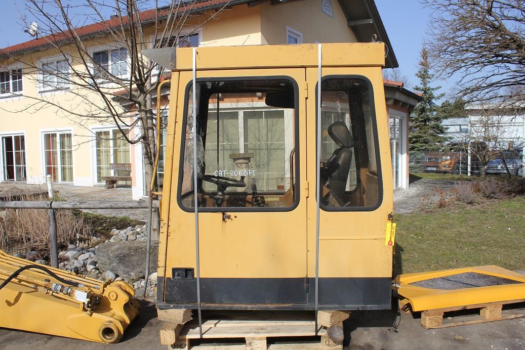 Caterpillar 206 BFT - Fülke - Építőipari gépek: 2 kép. Caterpillar 206 BFT - Fülke - Építőipari gépek: 2 kép.