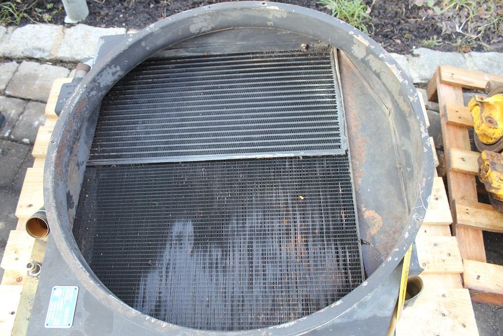 Caterpillar 206 BFT - Hűtőrendszer - Építőipari gépek: 3 kép. Caterpillar 206 BFT - Hűtőrendszer - Építőipari gépek: 3 kép.