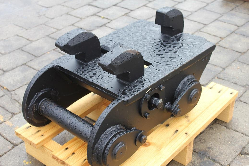 Caterpillar 206 - Gyorscsatlakozó: 3 kép. Caterpillar 206 - Gyorscsatlakozó: 3 kép.