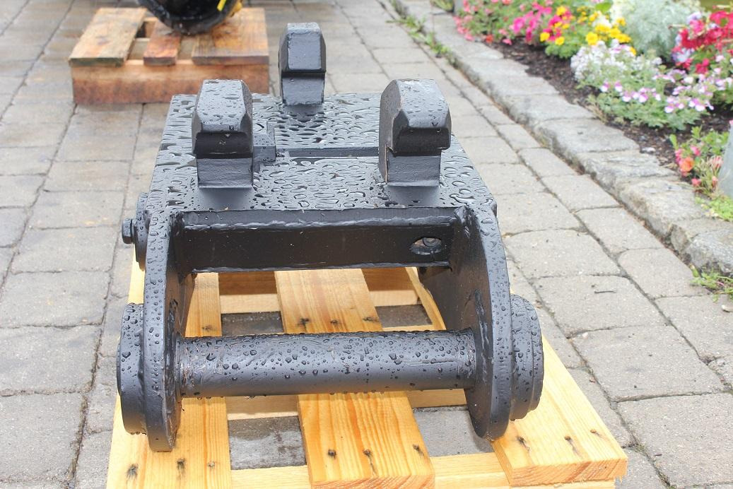 Caterpillar 206 - Gyorscsatlakozó: 5 kép. Caterpillar 206 - Gyorscsatlakozó: 5 kép.