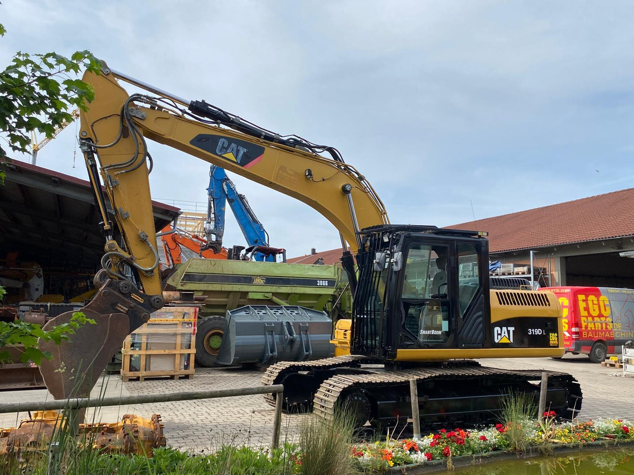 Caterpillar 319D - Lánctalpas kotró: 2 kép. Caterpillar 319D - Lánctalpas kotró: 2 kép.