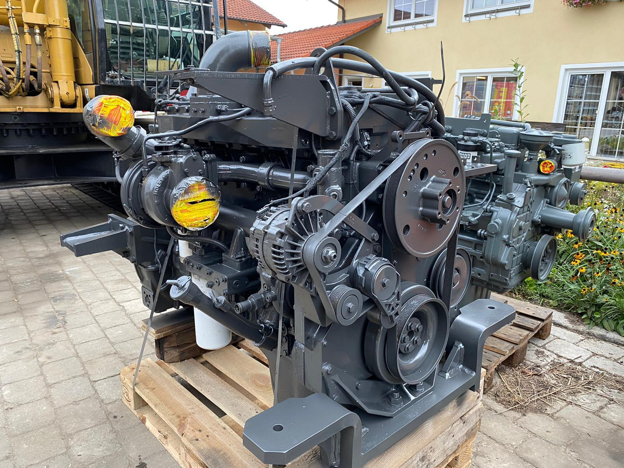 Cummins QSM 11 aus Doosan DL 500 - Motor - Építőipari gépek: 3 kép. Cummins QSM 11 aus Doosan DL 500 - Motor - Építőipari gépek: 3 kép.