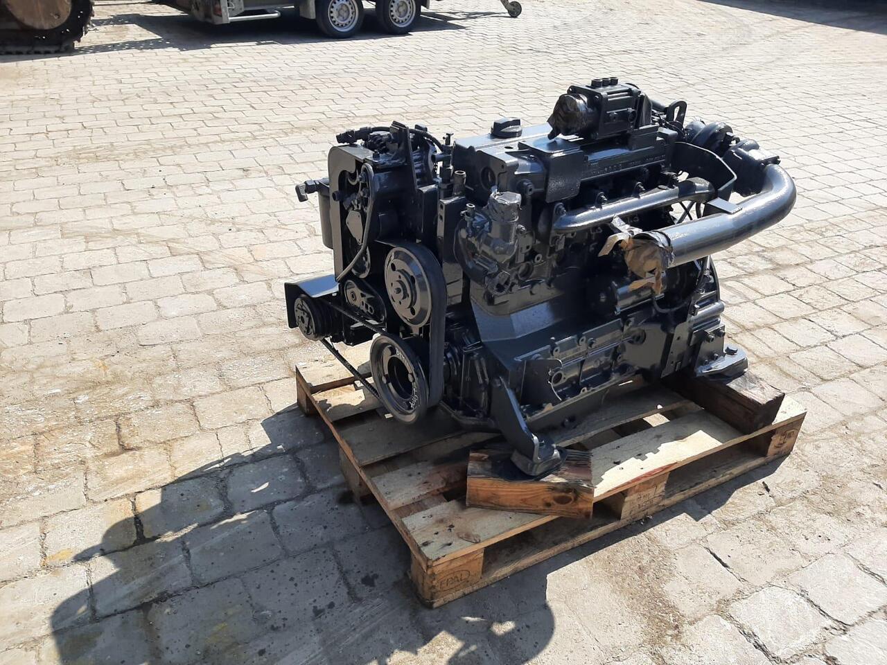 Deutz BF4M2012C aus Mecalac 714 - Motor - Építőipari gépek: 5 kép. Deutz BF4M2012C aus Mecalac 714 - Motor - Építőipari gépek: 5 kép.