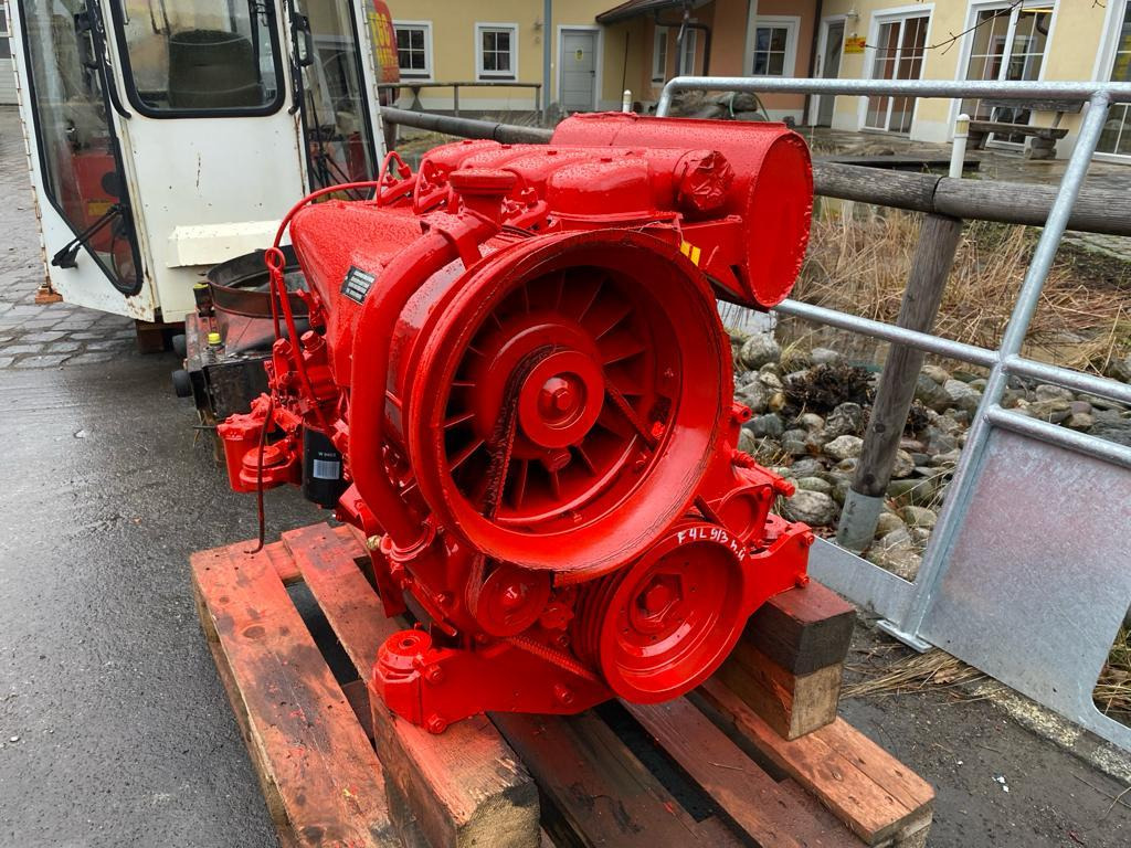 Deutz F4L913 - Motor - Építőipari gépek: 4 kép. Deutz F4L913 - Motor - Építőipari gépek: 4 kép.