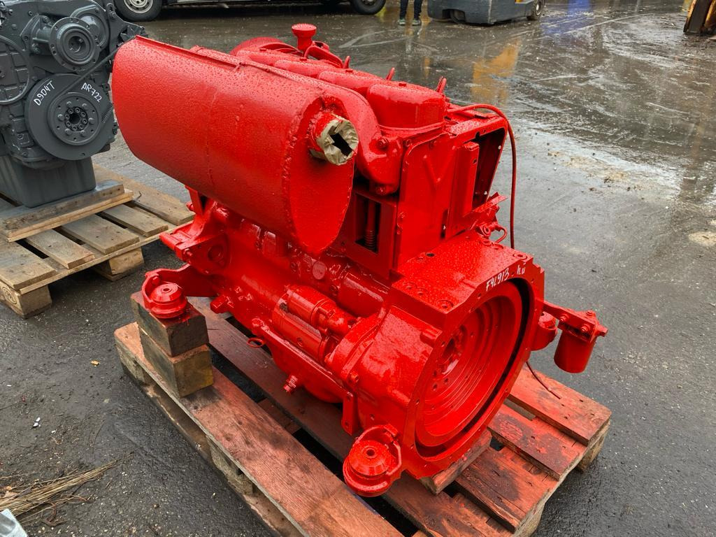 Deutz F4L913 - Motor - Építőipari gépek: 3 kép. Deutz F4L913 - Motor - Építőipari gépek: 3 kép.