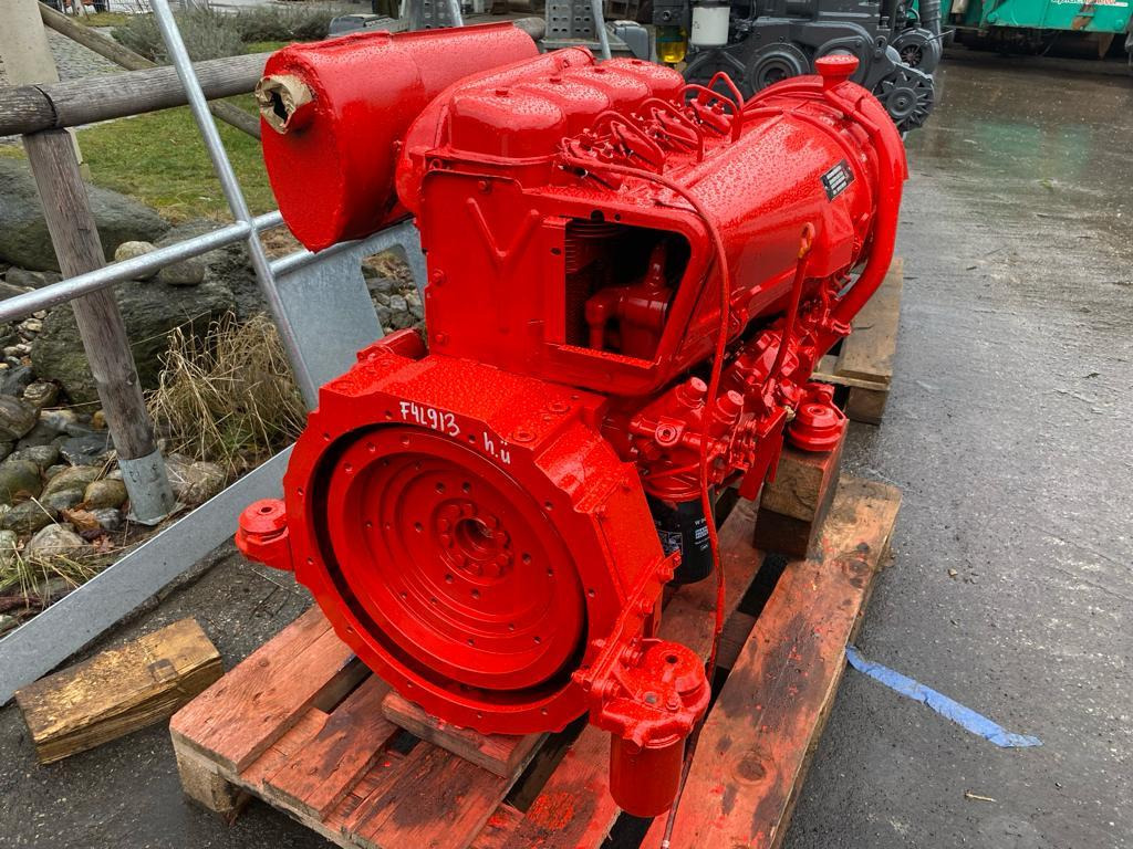 Deutz F4L913 - Motor - Építőipari gépek: 1 kép. Deutz F4L913 - Motor - Építőipari gépek: 1 kép.