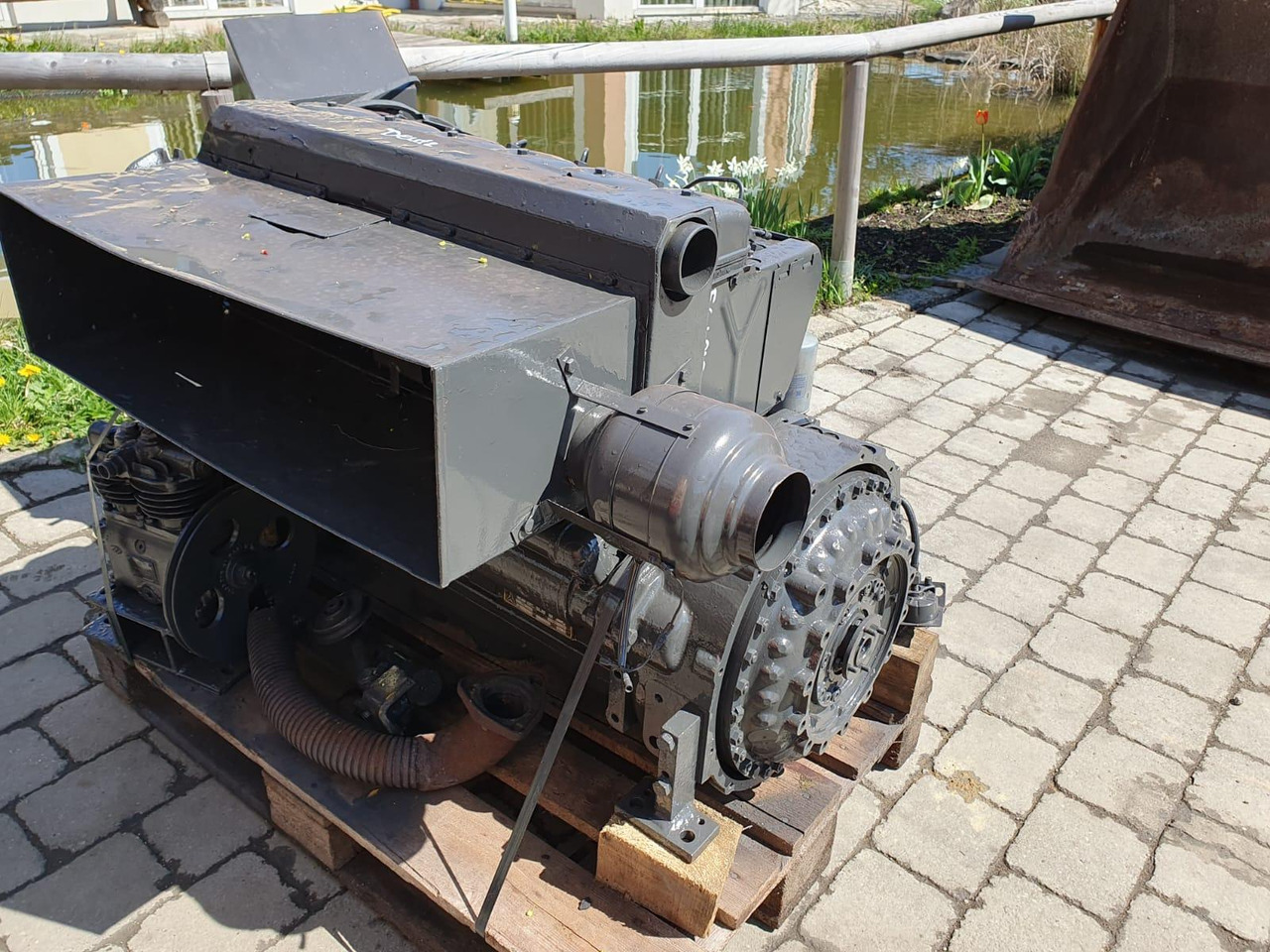 Deutz F6L912 - Motor - Építőipari gépek: 3 kép. Deutz F6L912 - Motor - Építőipari gépek: 3 kép.