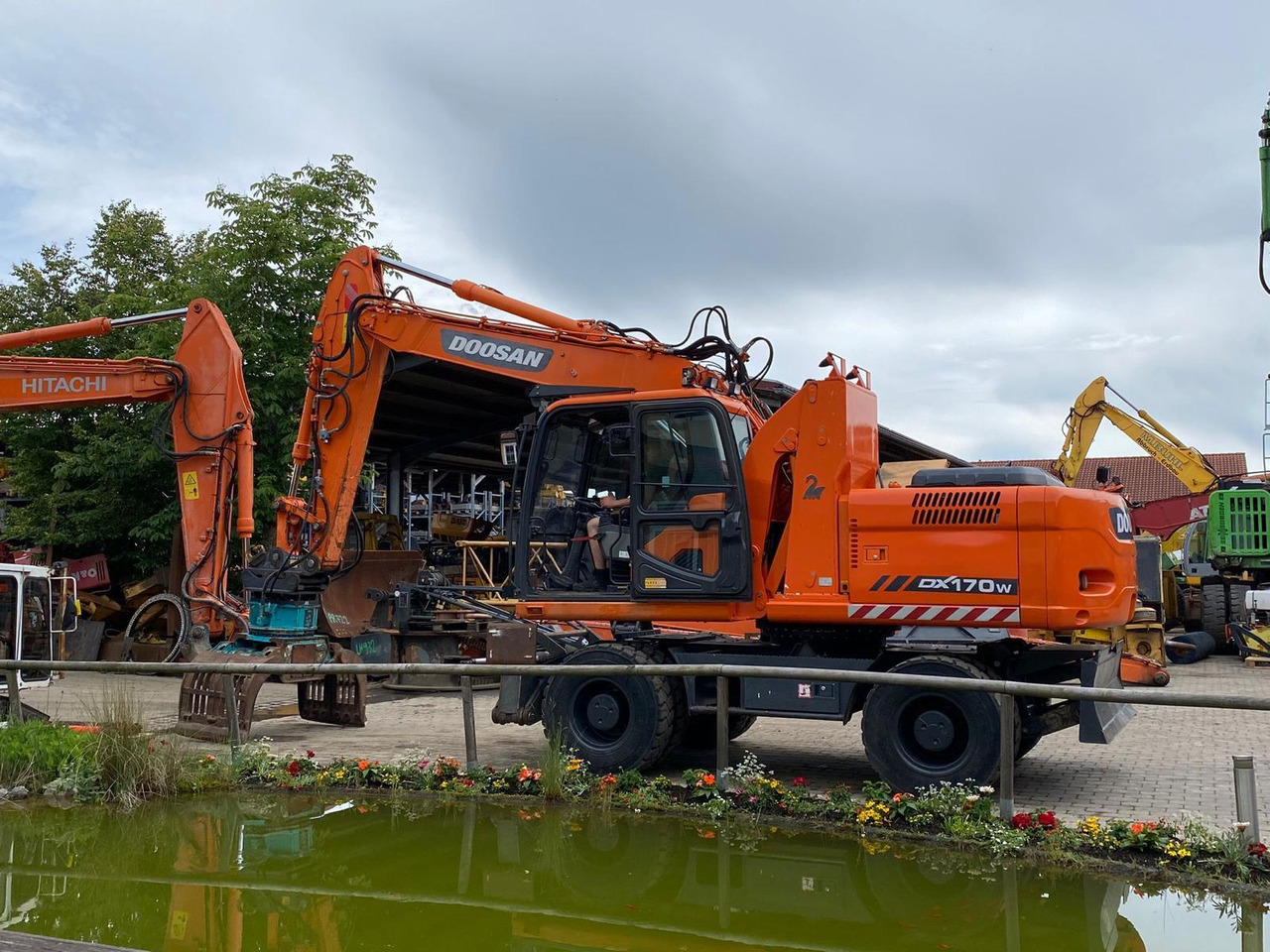 Doosan DX 170 W - Gumikerekes kotró: 3 kép. Doosan DX 170 W - Gumikerekes kotró: 3 kép.