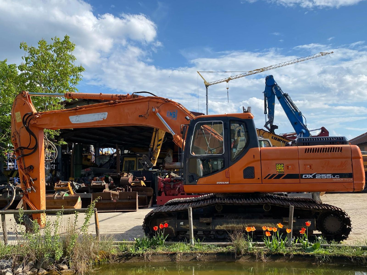 Doosan DX 255 LC - Lánctalpas kotró: 1 kép. Doosan DX 255 LC - Lánctalpas kotró: 1 kép.
