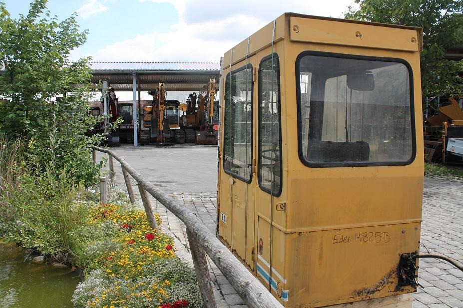Eder M 825 B - Fülke - Építőipari gépek: 5 kép. Eder M 825 B - Fülke - Építőipari gépek: 5 kép.
