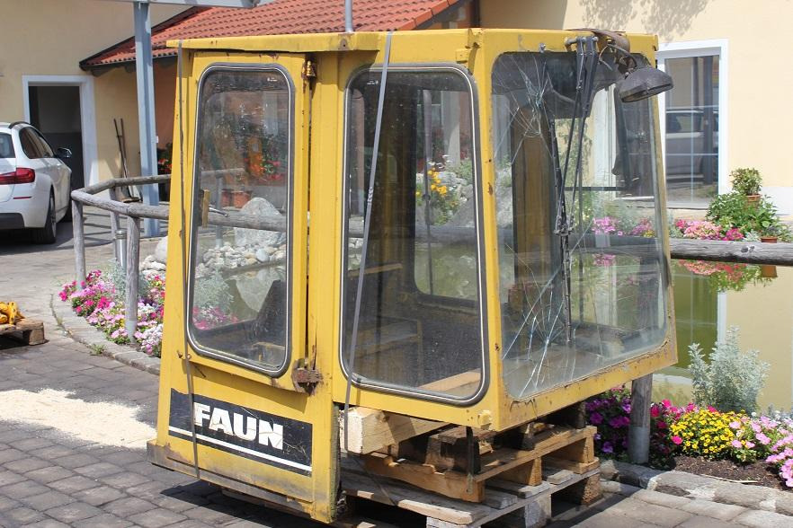Faun F 1310 - Fülke - Építőipari gépek: 5 kép. Faun F 1310 - Fülke - Építőipari gépek: 5 kép.