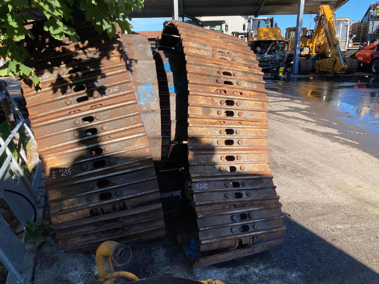 Fiat-Kobelco E215 - Lánctalp - Építőipari gépek: 4 kép. Fiat-Kobelco E215 - Lánctalp - Építőipari gépek: 4 kép.