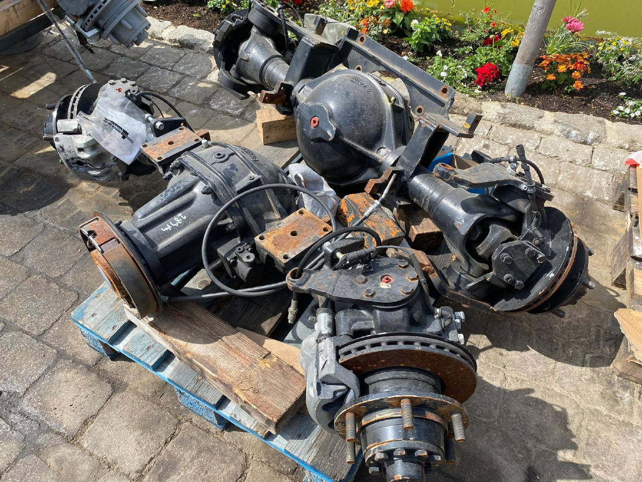 Fliegl Emmenquattro - Tengely és alkatrészek - Építőipari gépek: 5 kép. Fliegl Emmenquattro - Tengely és alkatrészek - Építőipari gépek: 5 kép.