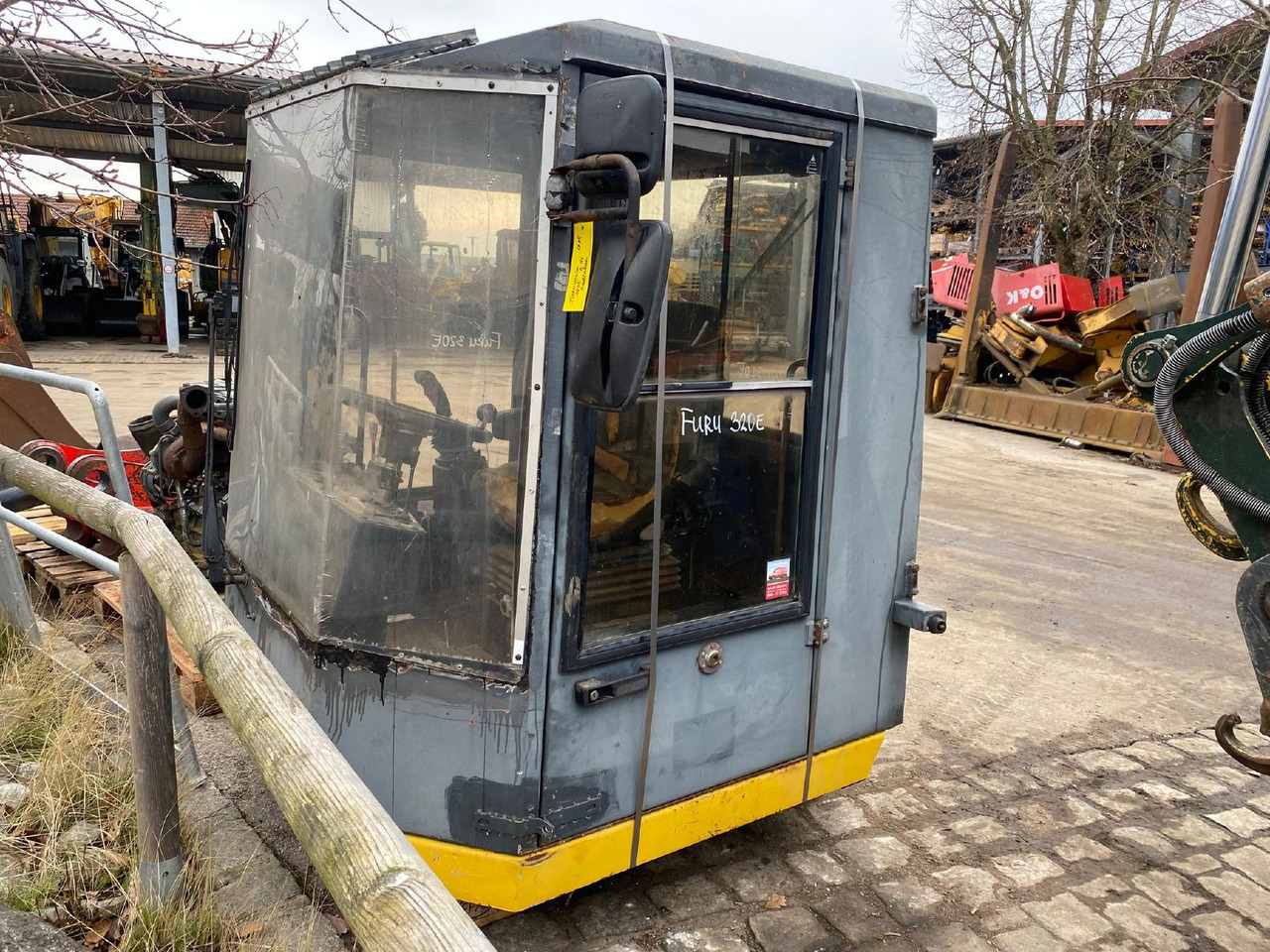 Furukawa 320 E - Fülke - Építőipari gépek: 1 kép. Furukawa 320 E - Fülke - Építőipari gépek: 1 kép.