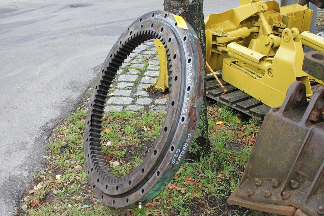 Furukawa 625 - Elforduló gyűrű - Építőipari gépek: 4 kép. Furukawa 625 - Elforduló gyűrű - Építőipari gépek: 4 kép.