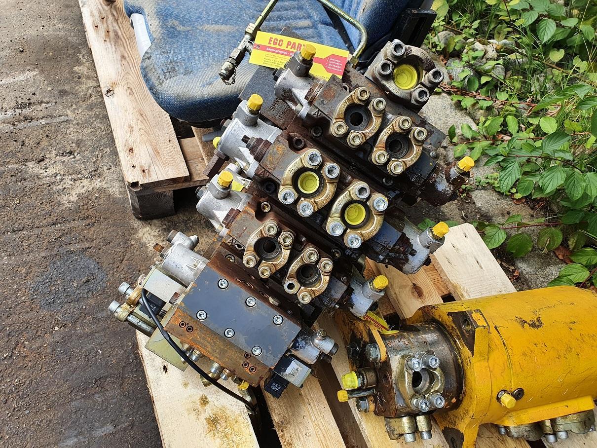 Furukawa 738 LS - Hidraulikus szelep - Építőipari gépek: 1 kép. Furukawa 738 LS - Hidraulikus szelep - Építőipari gépek: 1 kép.