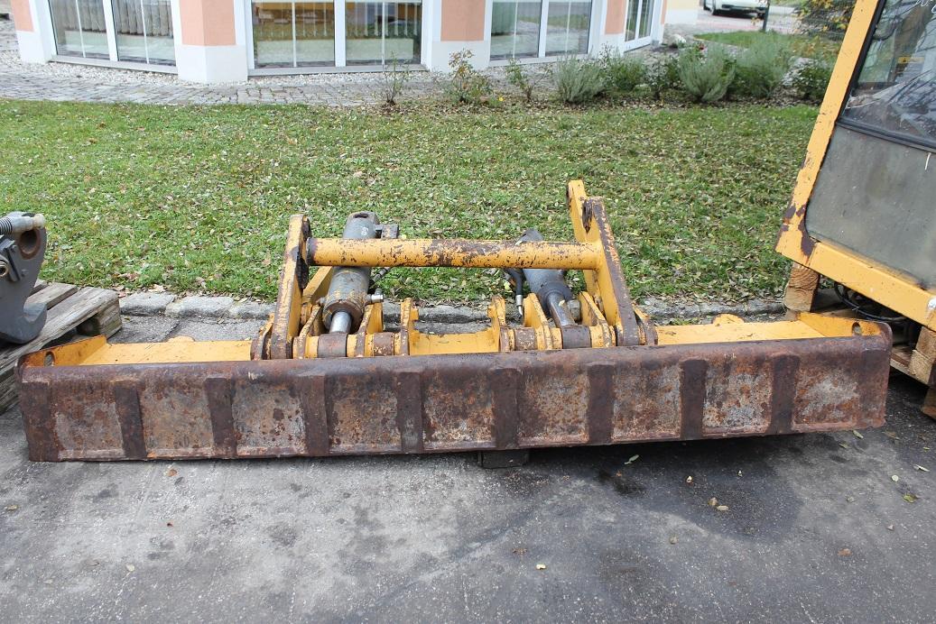 Furukawa W 625 - Tolólap - Kotrógép: 3 kép. Furukawa W 625 - Tolólap - Kotrógép: 3 kép.