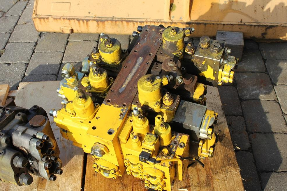 Furukawa W 735 - Hidraulikus szelep - Építőipari gépek: 2 kép. Furukawa W 735 - Hidraulikus szelep - Építőipari gépek: 2 kép.