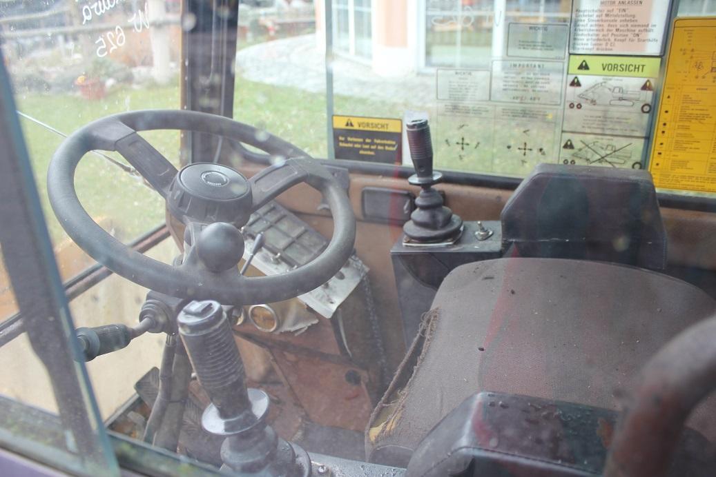 Furukawa W625 - Fülke - Építőipari gépek: 5 kép. Furukawa W625 - Fülke - Építőipari gépek: 5 kép.
