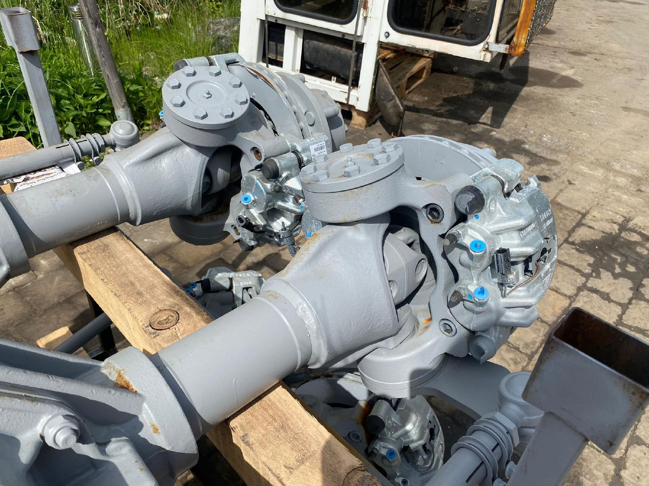 HY 149 - Tengely és alkatrészek - Építőipari gépek: 3 kép. HY 149 - Tengely és alkatrészek - Építőipari gépek: 3 kép.