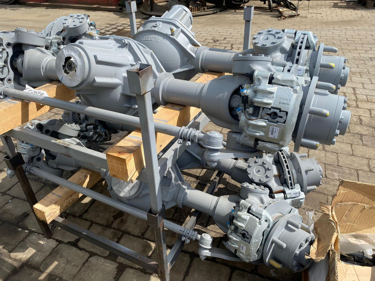 HY 149 - Tengely és alkatrészek - Építőipari gépek: 4 kép. HY 149 - Tengely és alkatrészek - Építőipari gépek: 4 kép.