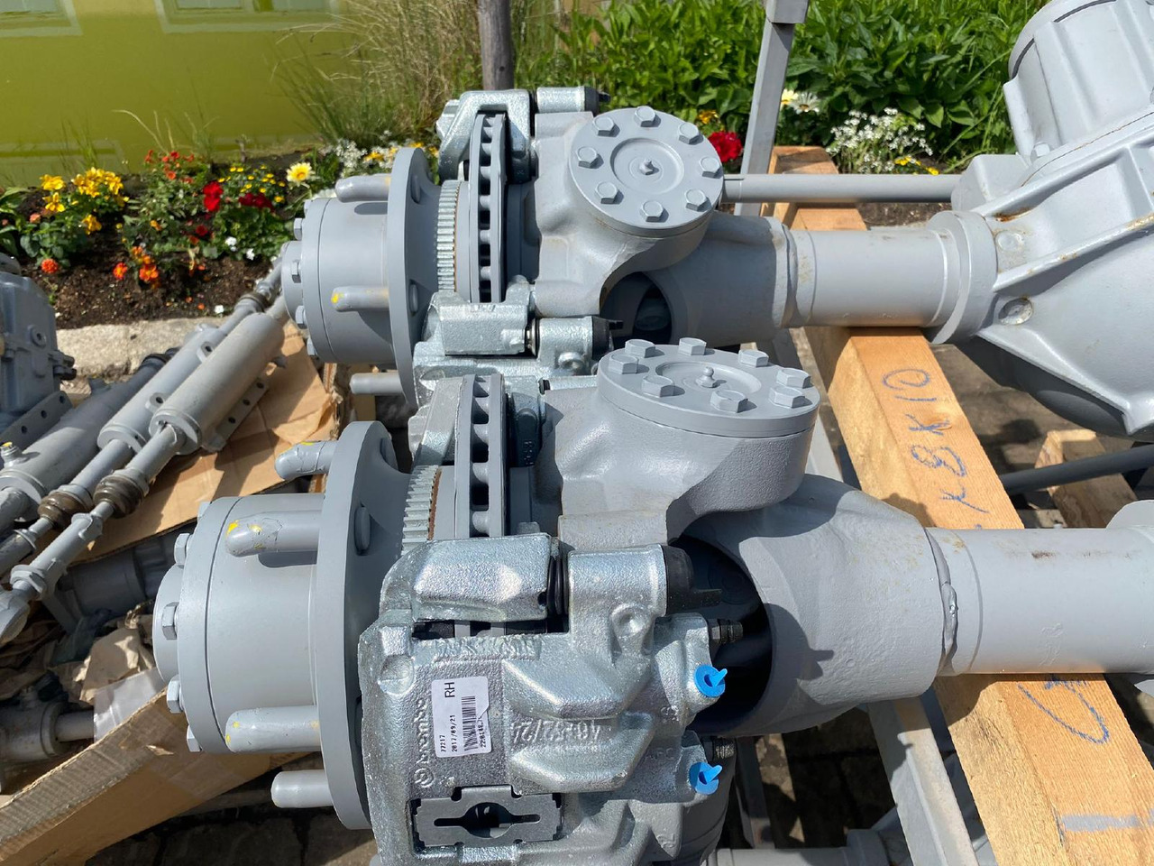 HY 149 - Tengely és alkatrészek - Építőipari gépek: 2 kép. HY 149 - Tengely és alkatrészek - Építőipari gépek: 2 kép.