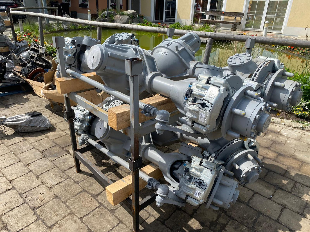 HY 149 - Tengely és alkatrészek - Építőipari gépek: 1 kép. HY 149 - Tengely és alkatrészek - Építőipari gépek: 1 kép.