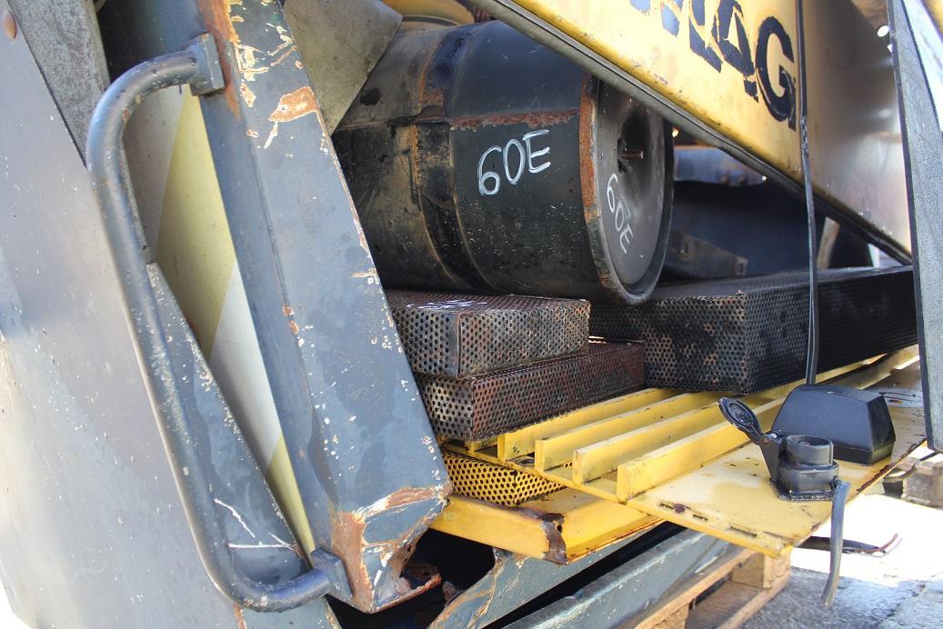 Hanomag 60E - Karosszéria és külső - Gumikerekes homlokrakodó: 2 kép. Hanomag 60E - Karosszéria és külső - Gumikerekes homlokrakodó: 2 kép.