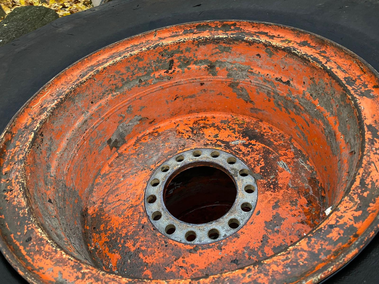 Hitachi 20,5 R 25 ZW 150 - Komplett kerék - Építőipari gépek: 2 kép. Hitachi 20,5 R 25 ZW 150 - Komplett kerék - Építőipari gépek: 2 kép.