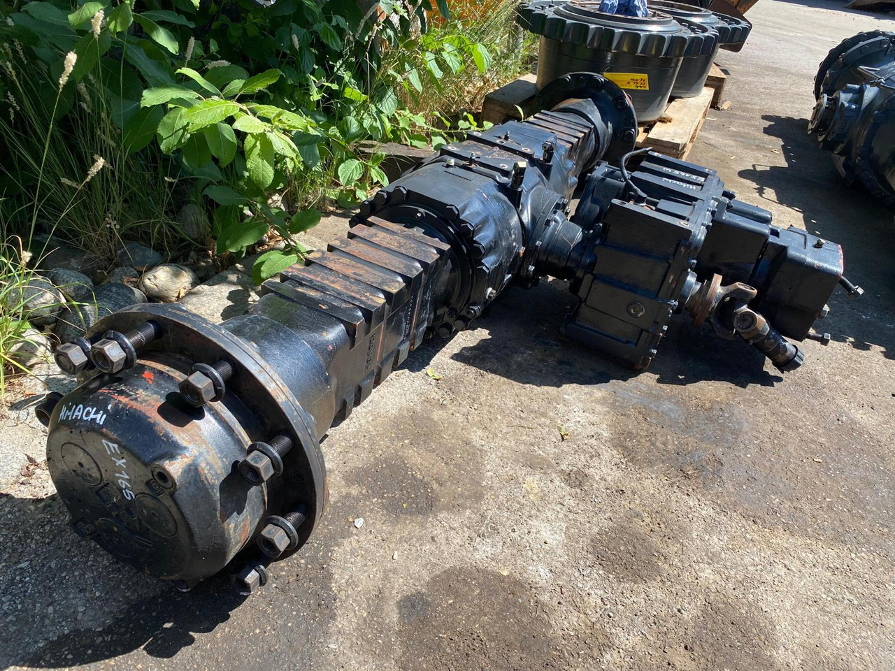 Hitachi EX 165 , Spicer Hurth - Tengely és alkatrészek - Építőipari gépek: 1 kép. Hitachi EX 165 , Spicer Hurth - Tengely és alkatrészek - Építőipari gépek: 1 kép.