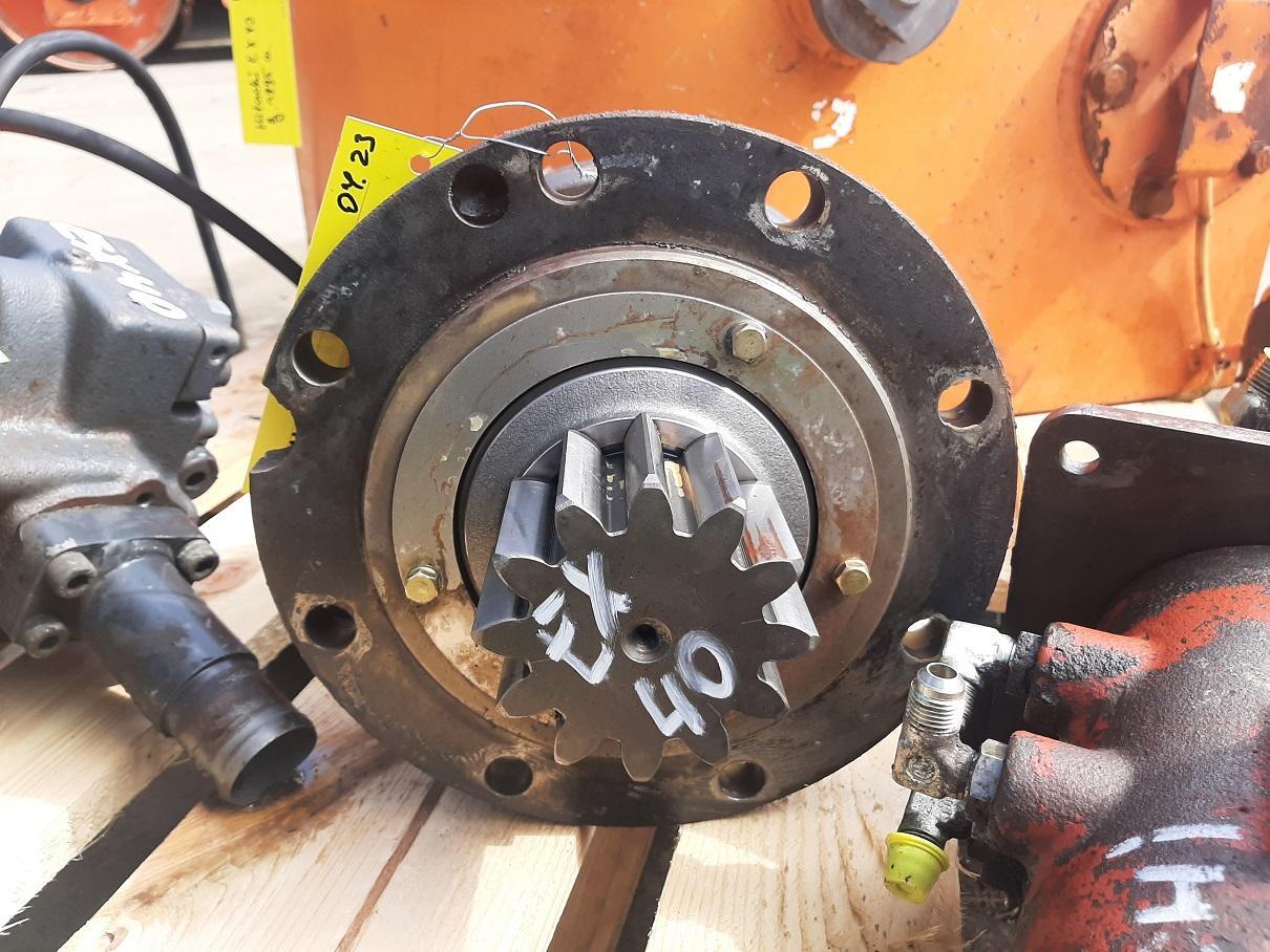 Hitachi EX 40 - Fordító motor - Építőipari gépek: 3 kép. Hitachi EX 40 - Fordító motor - Építőipari gépek: 3 kép.