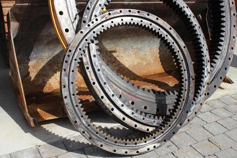 Hitachi ZX 140W - Elforduló gyűrű - Építőipari gépek: 5 kép. Hitachi ZX 140W - Elforduló gyűrű - Építőipari gépek: 5 kép.