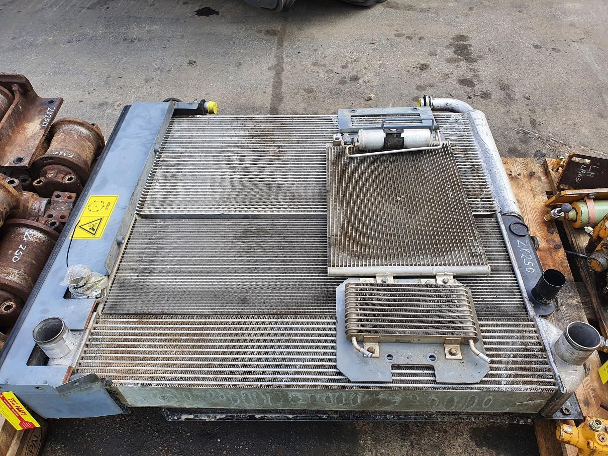 Hitachi ZX 250 LC N 3 - Hűtőrendszer - Építőipari gépek: 5 kép. Hitachi ZX 250 LC N 3 - Hűtőrendszer - Építőipari gépek: 5 kép.