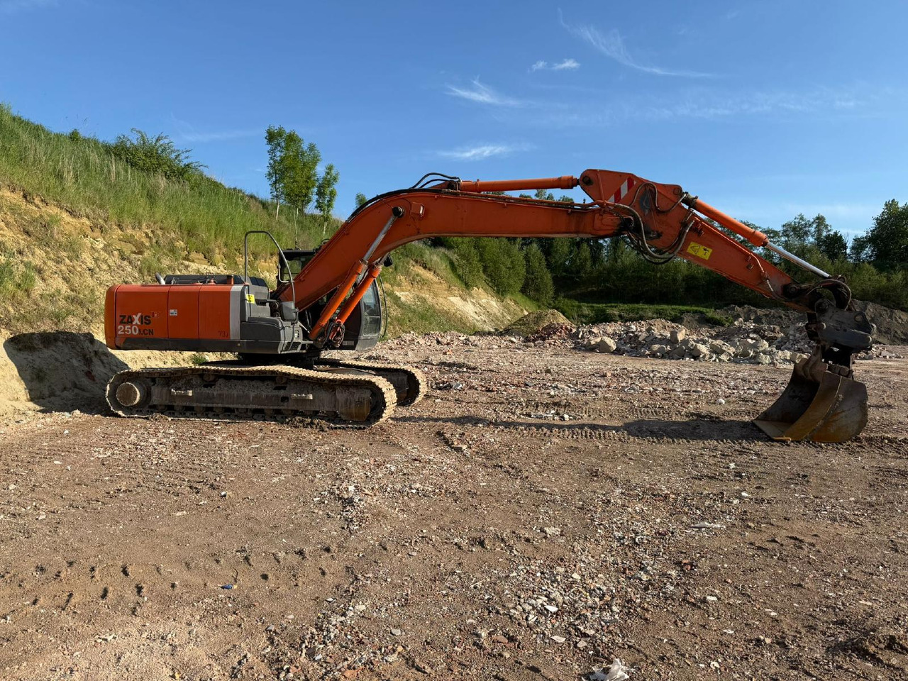 Hitachi ZX 250 LCN -3 - Lánctalpas kotró: 4 kép. Hitachi ZX 250 LCN -3 - Lánctalpas kotró: 4 kép.