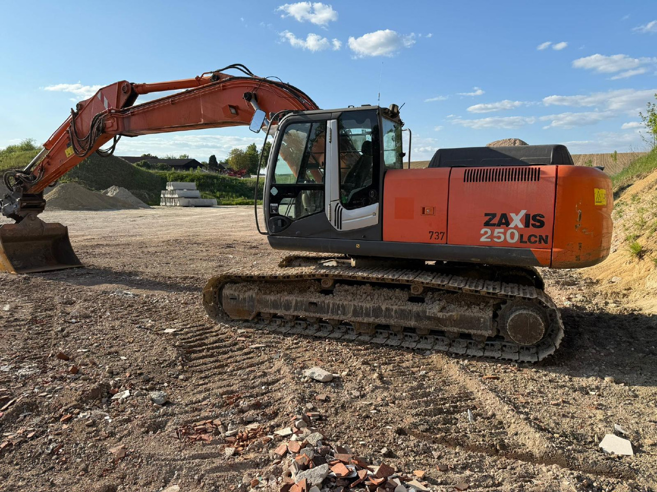 Hitachi ZX 250 LCN -3 - Lánctalpas kotró: 1 kép. Hitachi ZX 250 LCN -3 - Lánctalpas kotró: 1 kép.