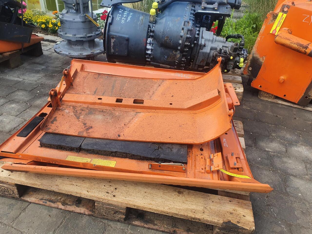 Hitachi ZX 250 - Karosszéria és külső - Kotrógép: 1 kép. Hitachi ZX 250 - Karosszéria és külső - Kotrógép: 1 kép.