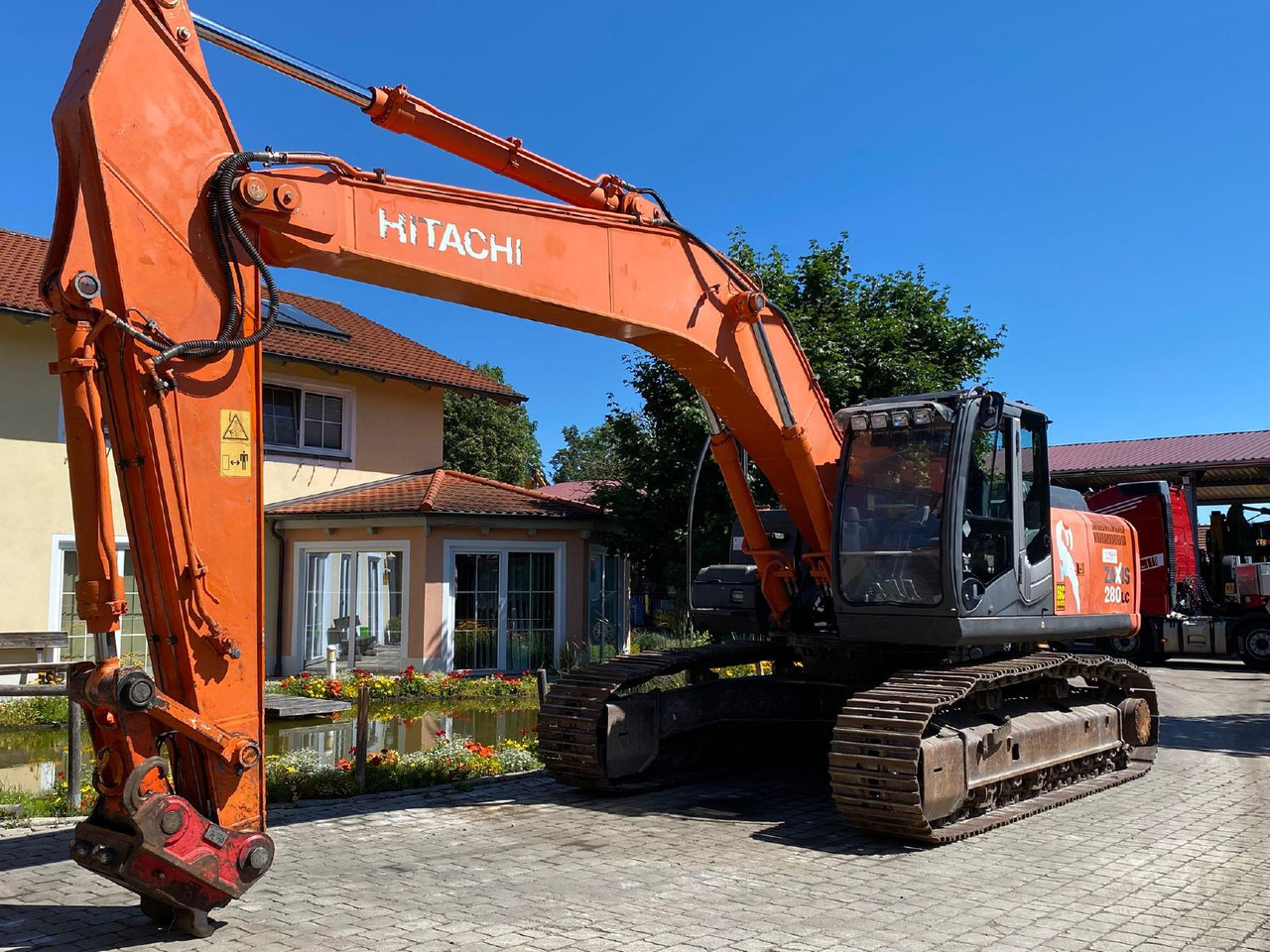 Hitachi ZX 280 LC -3 - Lánctalpas kotró: 2 kép. Hitachi ZX 280 LC -3 - Lánctalpas kotró: 2 kép.