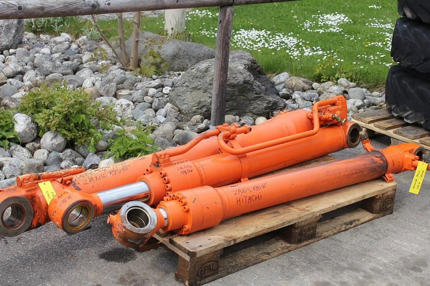 Hitachi ZX190W - Hidraulikus henger - Építőipari gépek: 2 kép. Hitachi ZX190W - Hidraulikus henger - Építőipari gépek: 2 kép.