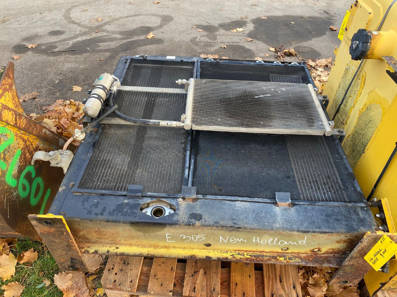 Holland E 305 - Hűtőrendszer - Építőipari gépek: 4 kép. Holland E 305 - Hűtőrendszer - Építőipari gépek: 4 kép.