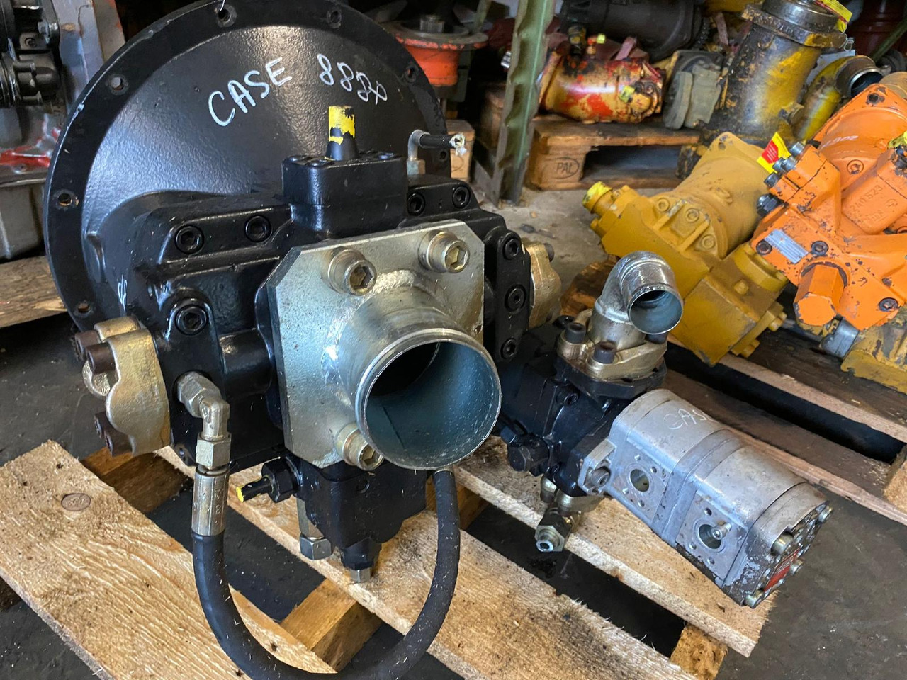 Hydromatik A8V080 aus Case 888P - Hidraulikus szivattyú - Építőipari gépek: 3 kép. Hydromatik A8V080 aus Case 888P - Hidraulikus szivattyú - Építőipari gépek: 3 kép.