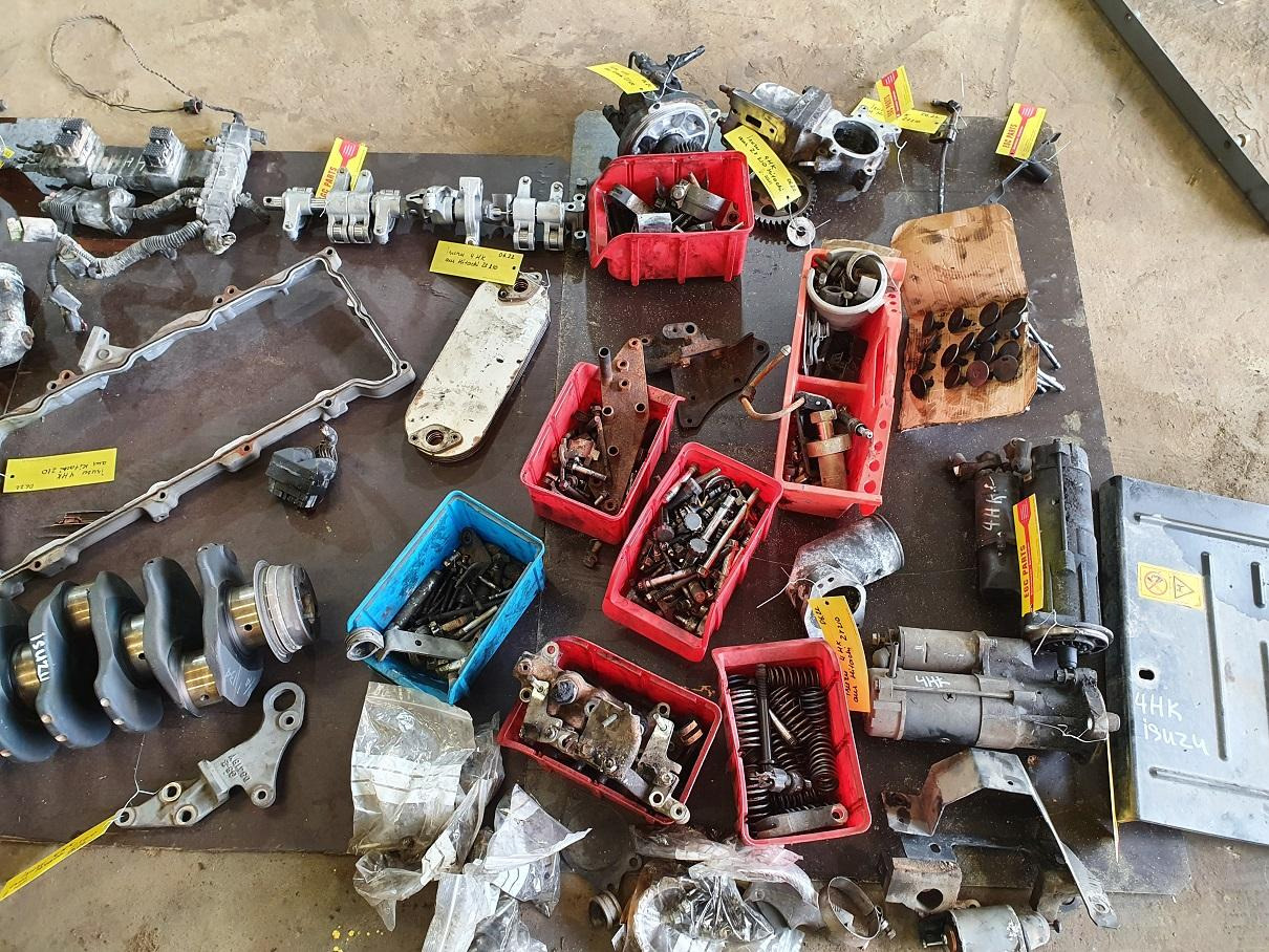 Isuzu 4HK 1X - Motorblokk - Teherautó: 5 kép. Isuzu 4HK 1X - Motorblokk - Teherautó: 5 kép.