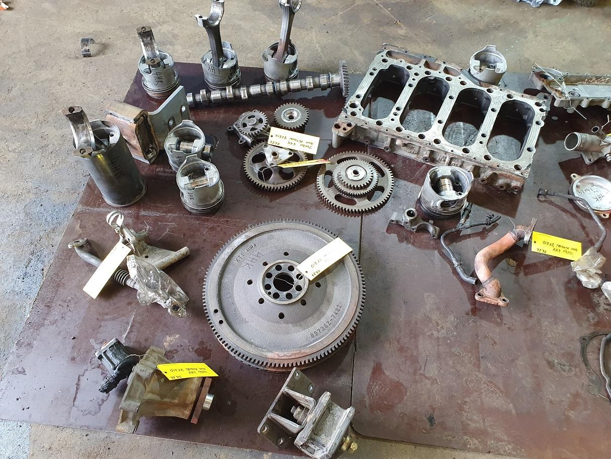 Isuzu 4HK 1X - Motorblokk - Teherautó: 3 kép. Isuzu 4HK 1X - Motorblokk - Teherautó: 3 kép.