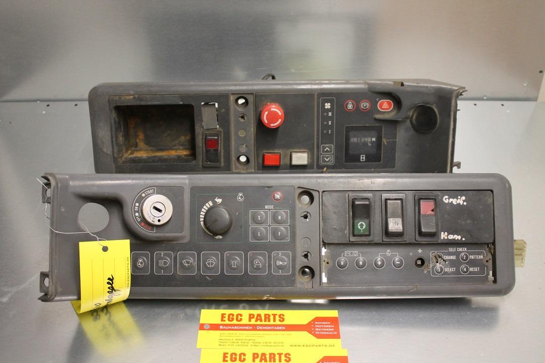 JCB 200, 210 - Műszerfal - Építőipari gépek: 1 kép. JCB 200, 210 - Műszerfal - Építőipari gépek: 1 kép.