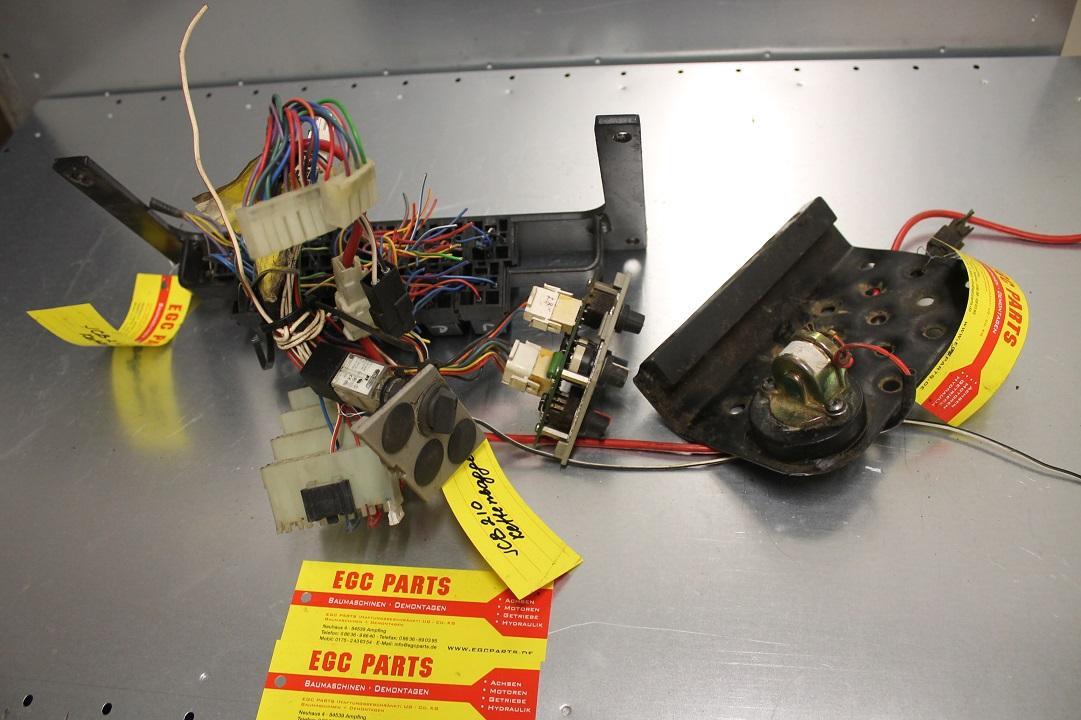 JCB 200, 210 - Műszerfal - Építőipari gépek: 3 kép. JCB 200, 210 - Műszerfal - Építőipari gépek: 3 kép.