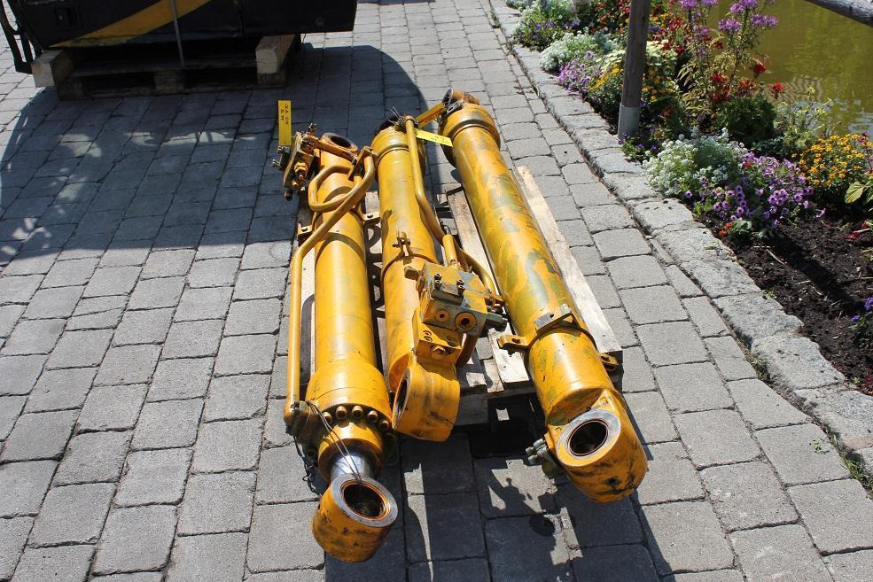 JCB 210 LC - Hidraulikus henger - Építőipari gépek: 2 kép. JCB 210 LC - Hidraulikus henger - Építőipari gépek: 2 kép.