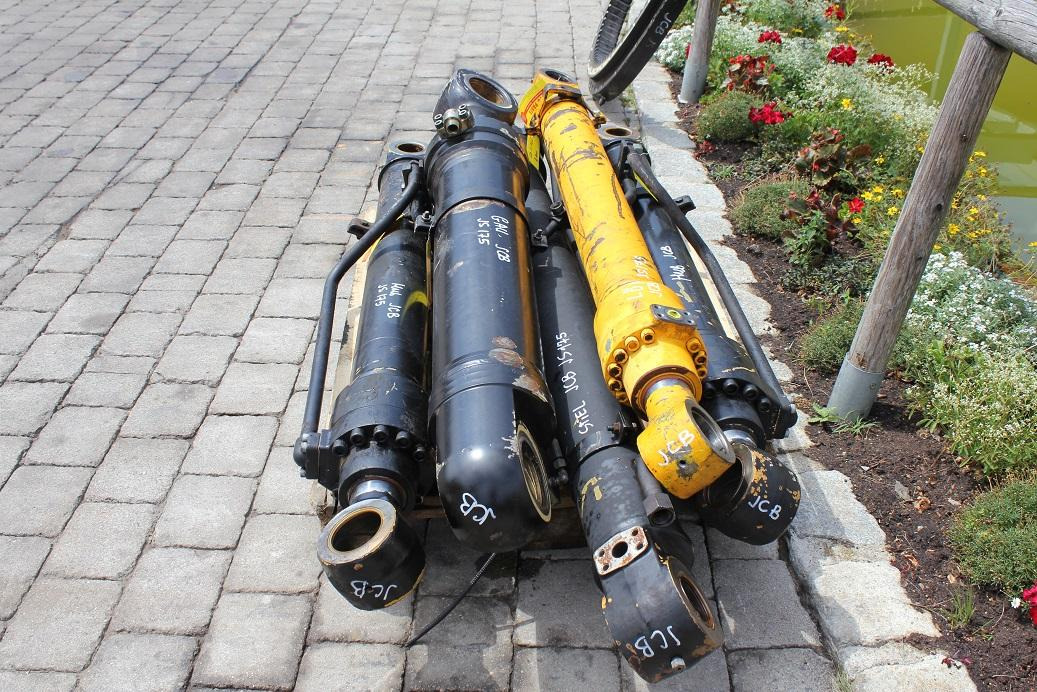 JCB JS 175 W - Hidraulikus henger - Építőipari gépek: 4 kép. JCB JS 175 W - Hidraulikus henger - Építőipari gépek: 4 kép.