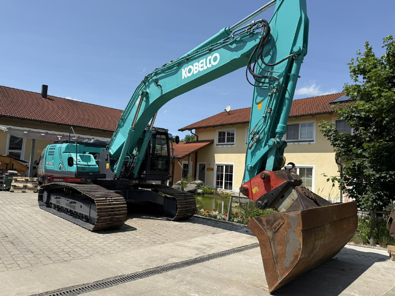 Kobelco SK 300LC-10 - Lánctalpas kotró: 4 kép. Kobelco SK 300LC-10 - Lánctalpas kotró: 4 kép.